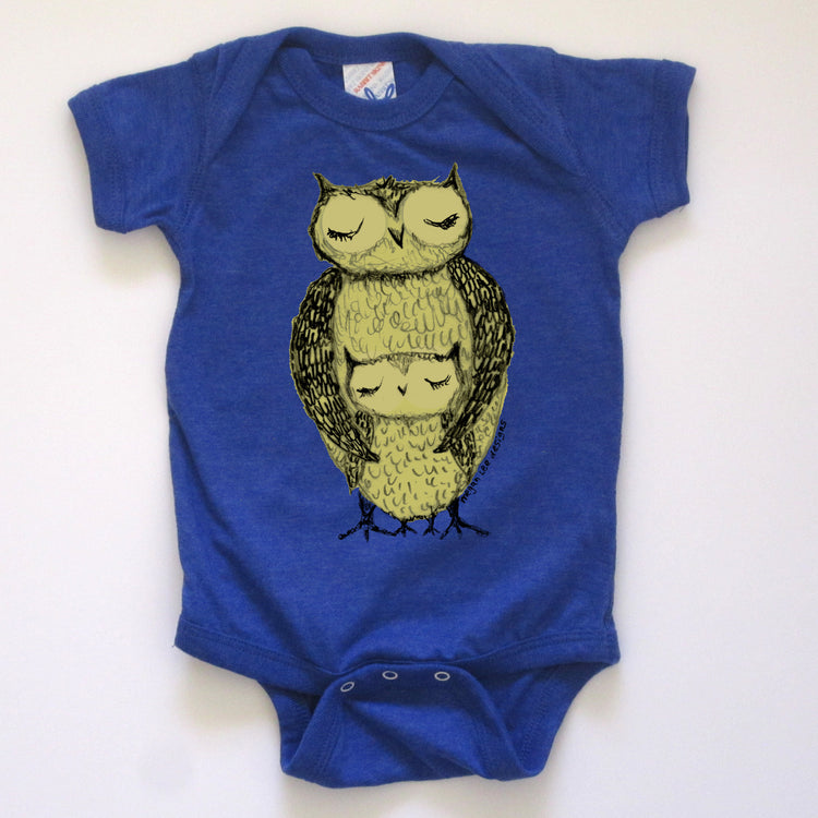 A blue baby onesie with a drawing of two owls, one larger and one smaller, on it.