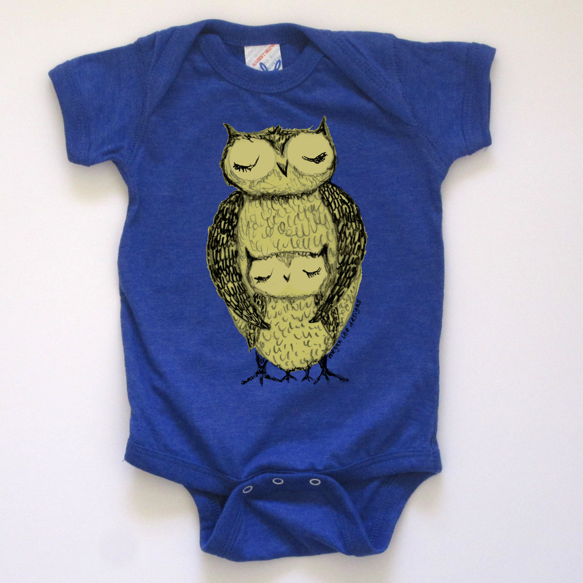 A blue baby onesie with a drawing of two owls, one larger and one smaller, on it.